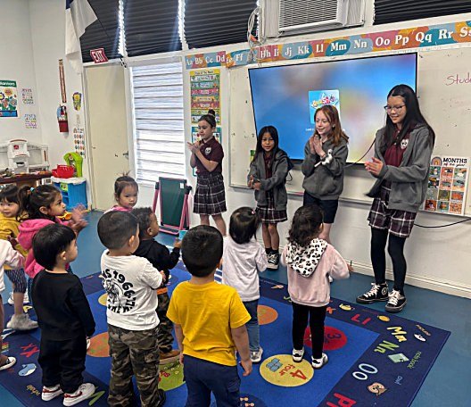 小学部学生来带幼儿园活动